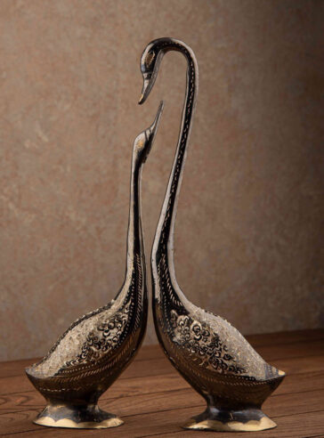 Bronze statue of two ducks in love