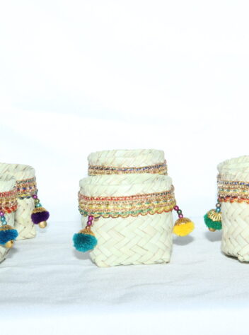 A set of 5 pieces wicker cups & tray