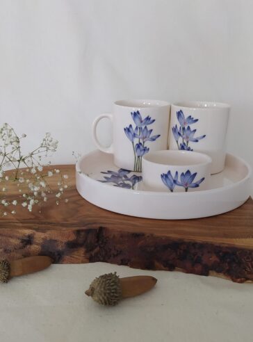 A set of cups, trays, and sugar bowl of sufferon flower