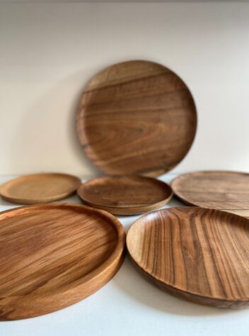 Walnut wood plate