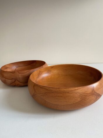 Round bowl made of beech wood