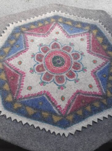 Octagonal wool felt carpet