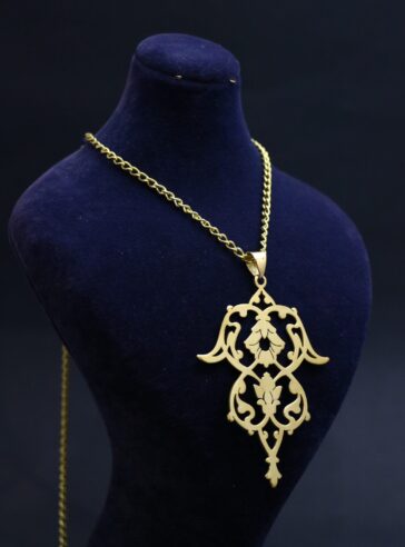 Necklace with Slimi design