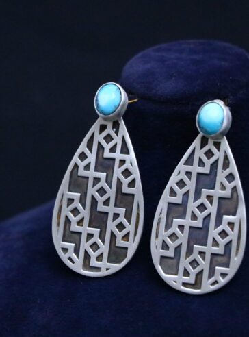 Bush pattern Silver earrings with turquoise gems