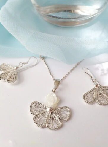 Silver flower & shell necklace and earrings